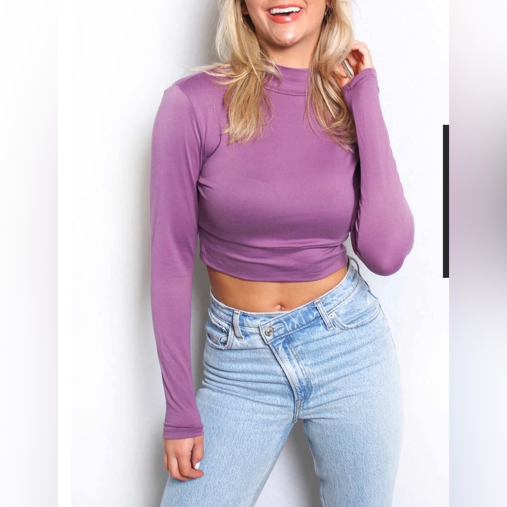 Women’s Long Sleeve Mock Neck Solid Crop Top w/ Back Hole